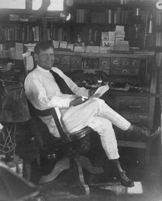 JackLondon-office-1916.jpg